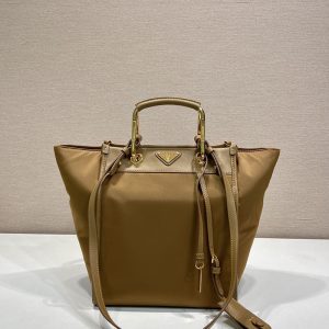 プラダ バッグ 新作