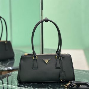 プラダ ウィメンズバッグ