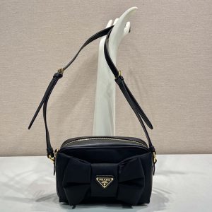 プラダ ミニバッグ ナイロン