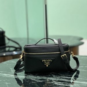 プラダ 化粧ポーチ 人気