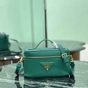 プラダ 化粧ポーチ 人気