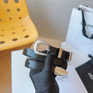 セリーヌ ベルト コーデ