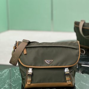 プラダ ナイロンバッグ 人気