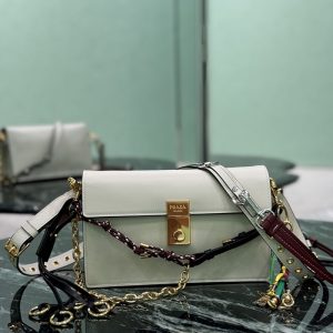 プラダ ショルダーバッグ 人気