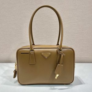 プラダ 斜めがけバッグ レディース