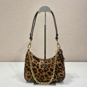 プラダ 斜めがけバッグ レディース