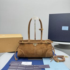 プラダ 斜めがけバッグ レディース