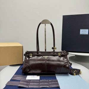 プラダ 斜めがけバッグ レディース