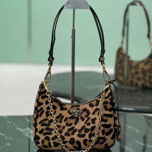 プラダ 斜めがけバッグ レディース