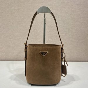 プラダ バケットバッグ
