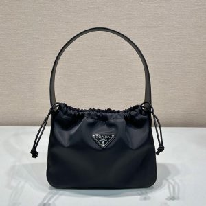 プラダ ナイロン アウトレット