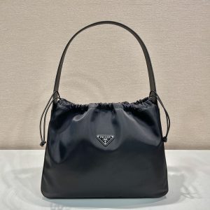 プラダ ナイロンバッグ 人気