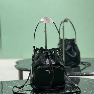 プラダ ナイロンバッグ 人気