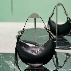 プラダ チェーンバッグ 斜めがけ