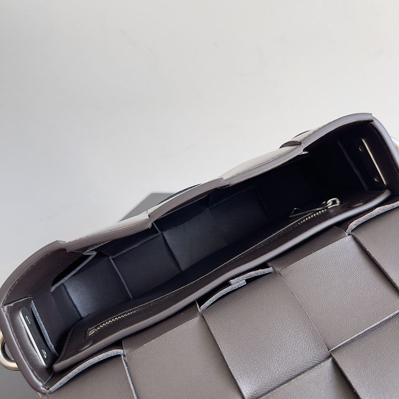 ボッテガ・ヴェネタ バッグ メンズ CASSETTE WITH POCKET ショルダーバッグ 578004VMAY12127 フォンデンテ H品 ボッテガバッグ メンズ 人気 - 画像 (2)