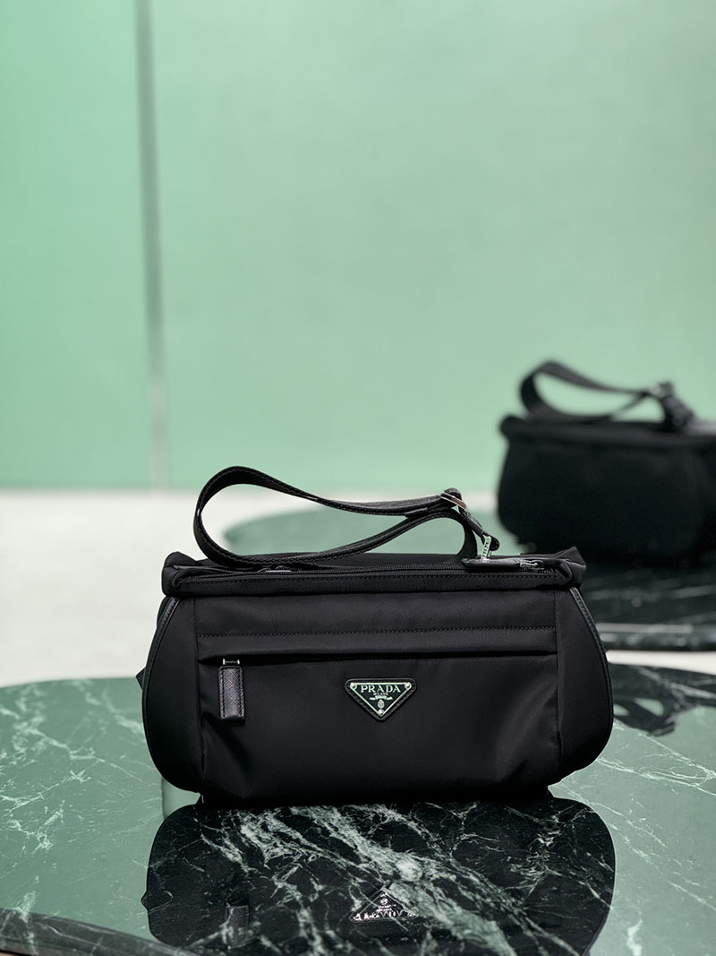 プラダ ナイロンバッグ メンズ