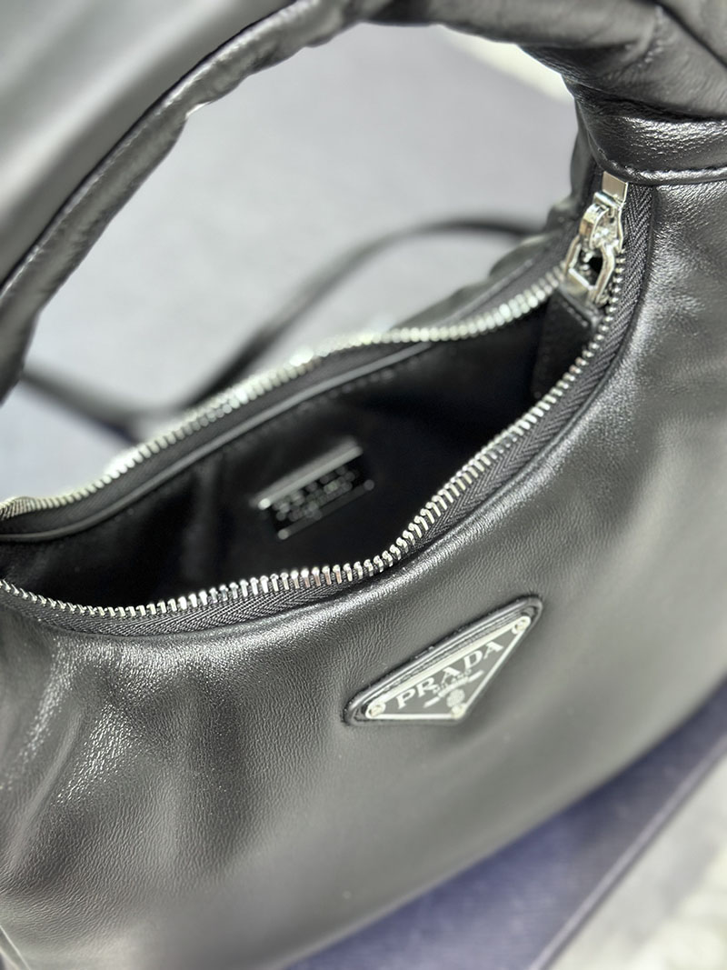 プラダ アウトレット PRADA 2DYI ソフト パテッド ナッパレザー ハンドバッグ キーリング付き 1BA384_2DYI_F0002 ブラック H品 プラダ ハンドバッグ レディース - 画像 (3)