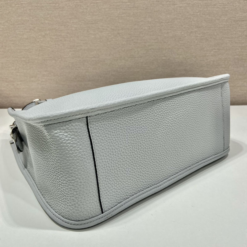 プラダ アウトレット PRADA VITTELO DAINO フルーレザーホーボーバッグ BC073_2DKV_F010I_V_7NO1 ライトブルー H品 プラダ 斜めがけバッグ レディース - 画像 (4)