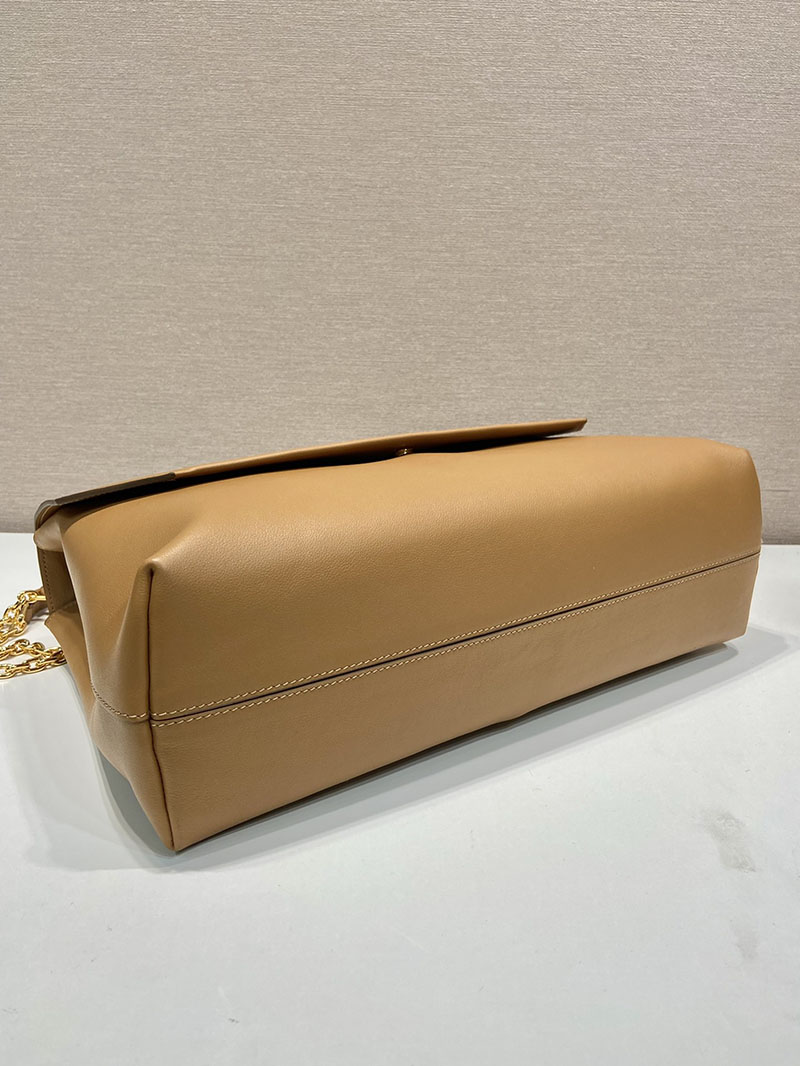 プラダ アウトレット PRADA 新作 ミディアム レザーショルダーバッグ 1BD368_2CYS_F03BH_V_OOO キャメル H品 プラダ ハンドバッグ アウトレット - 画像 (4)