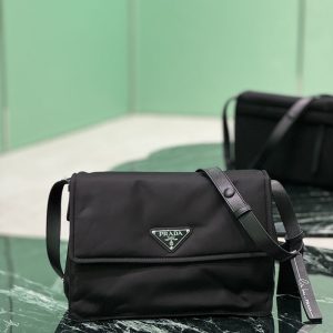 プラダ メッセンジャーバッグ レディース