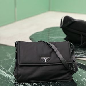 プラダ メッセンジャーバッグ レディース