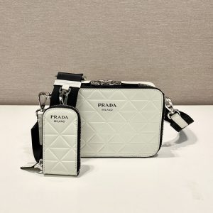 プラダ バックパック メンズ 通勤用