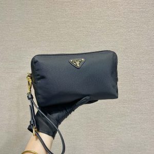 プラダ ナイロン ポーチ 黒