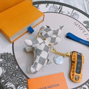 ルイヴィトン キーホルダー 犬