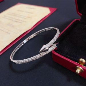 カルティエ ブレスレット 芸能人