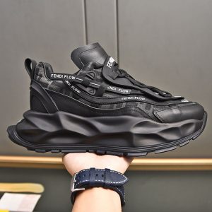 フェンディ スニーカー 目黒蓮