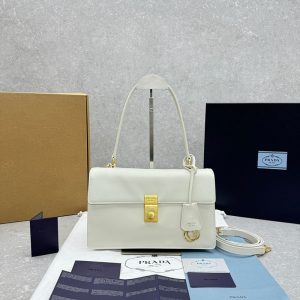 プラダ バッグ 人気