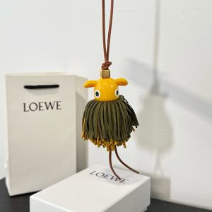 ロエベ チャーム アウトレット