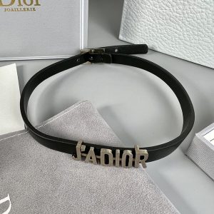 dior アクセサリー 1万円