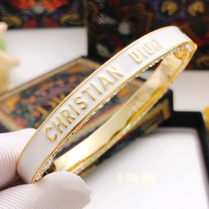 カルティエバングルレディース