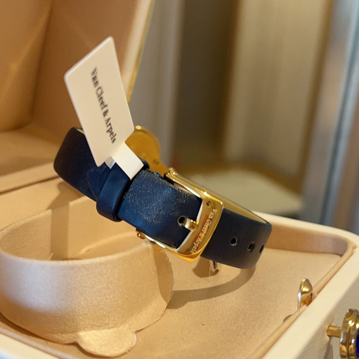 最高級ヴァンクリーフスーパーコピー ヴァンクリーフ&アーペル レディース時計 アルハンブラ スモールモデル ダイヤベゼル クォーツ VCARM95900 - 画像 (2)