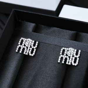 miumiu ピアス 値段