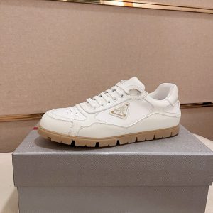 プラダ 靴 人気