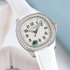 パテックフィリップ アクアノート 定価