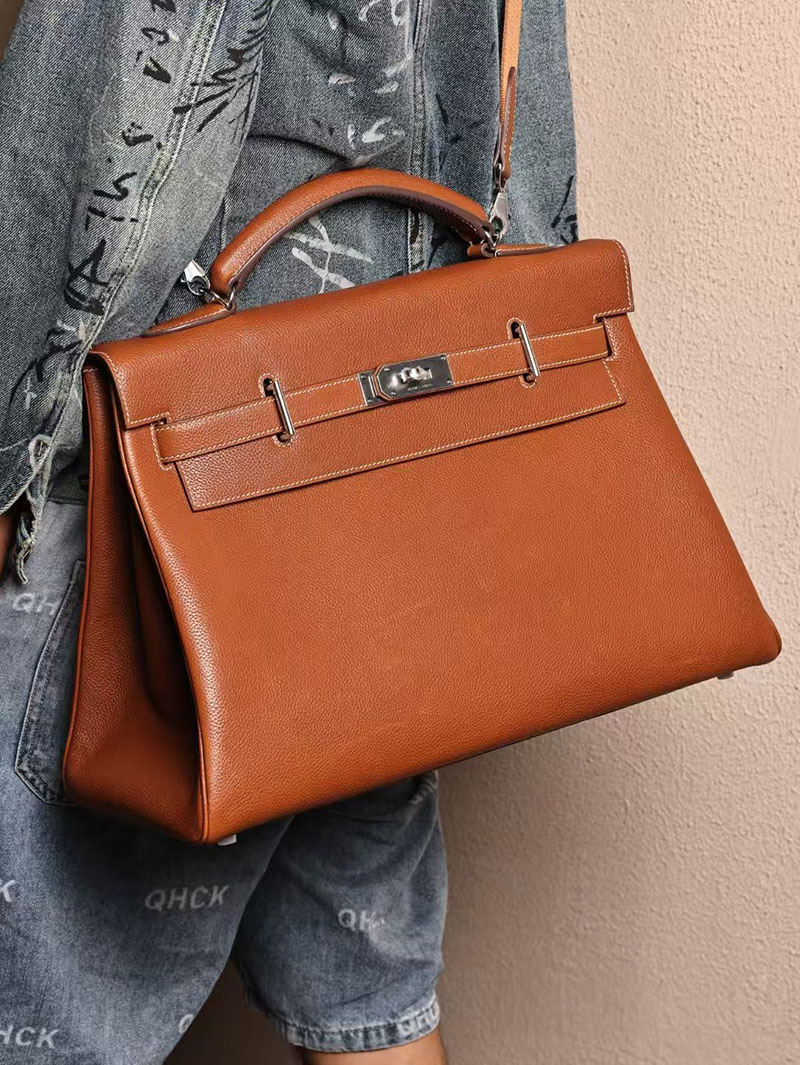 エルメス メンズバッグ 新作 HERMES マキシケリー 42cm 内縫い ゴールド バレニア シルバー金具 2524045 - 画像 (8)