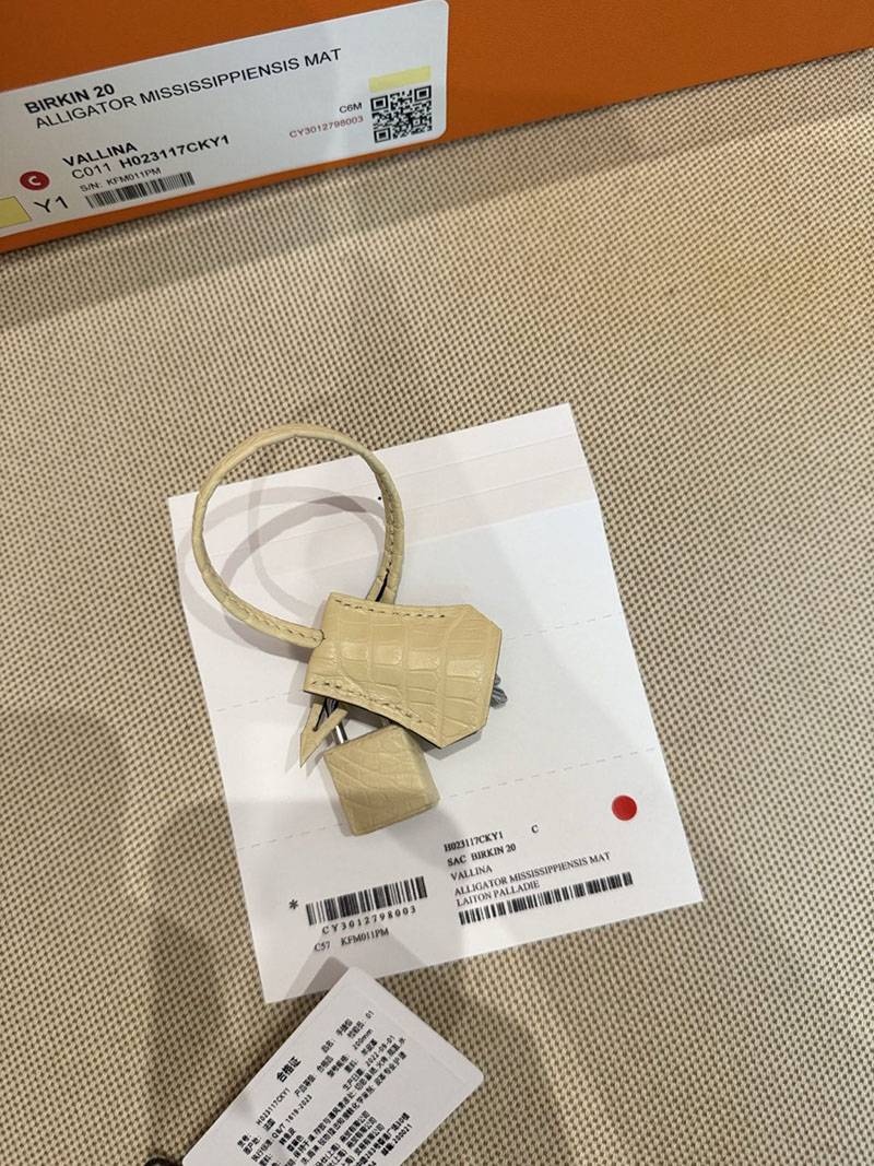 エルメスコピー バーキン20 定価 HERMES バーキン 20 セリエ ヴァニラ クロコダイル アリゲーターマット シルバー金具 2524124 - 画像 (4)