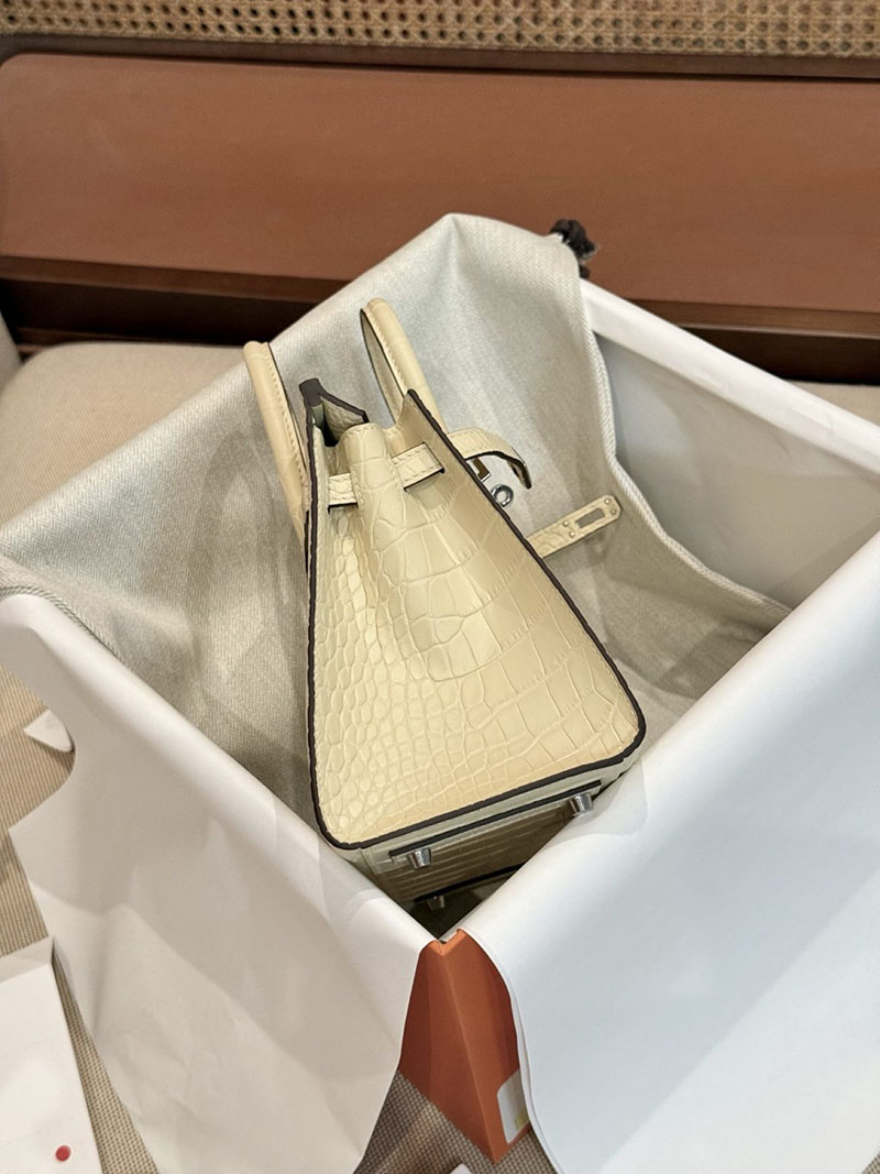 エルメスコピー バーキン20 定価 HERMES バーキン 20 セリエ ヴァニラ クロコダイル アリゲーターマット シルバー金具 2524124 - 画像 (9)