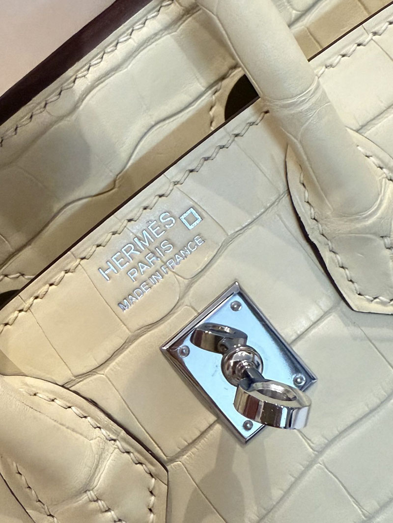 エルメスコピー バーキン20 定価 HERMES バーキン 20 セリエ ヴァニラ クロコダイル アリゲーターマット シルバー金具 2524124 - 画像 (8)