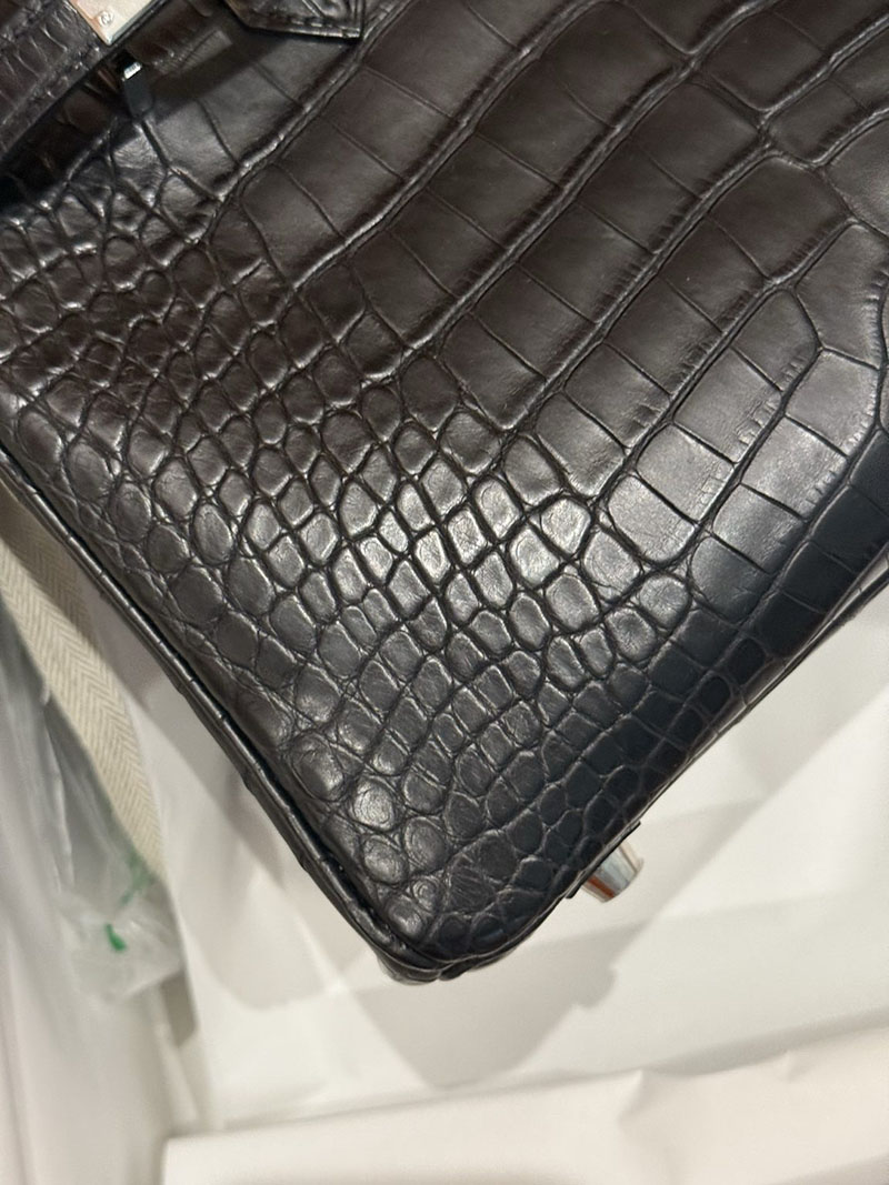 エルメスコピー バーキン25 黒 新品 HERMES バーキン25 黒 ブラック クロコダイル アリゲーターマット シルバー金具 2524126 - 画像 (21)