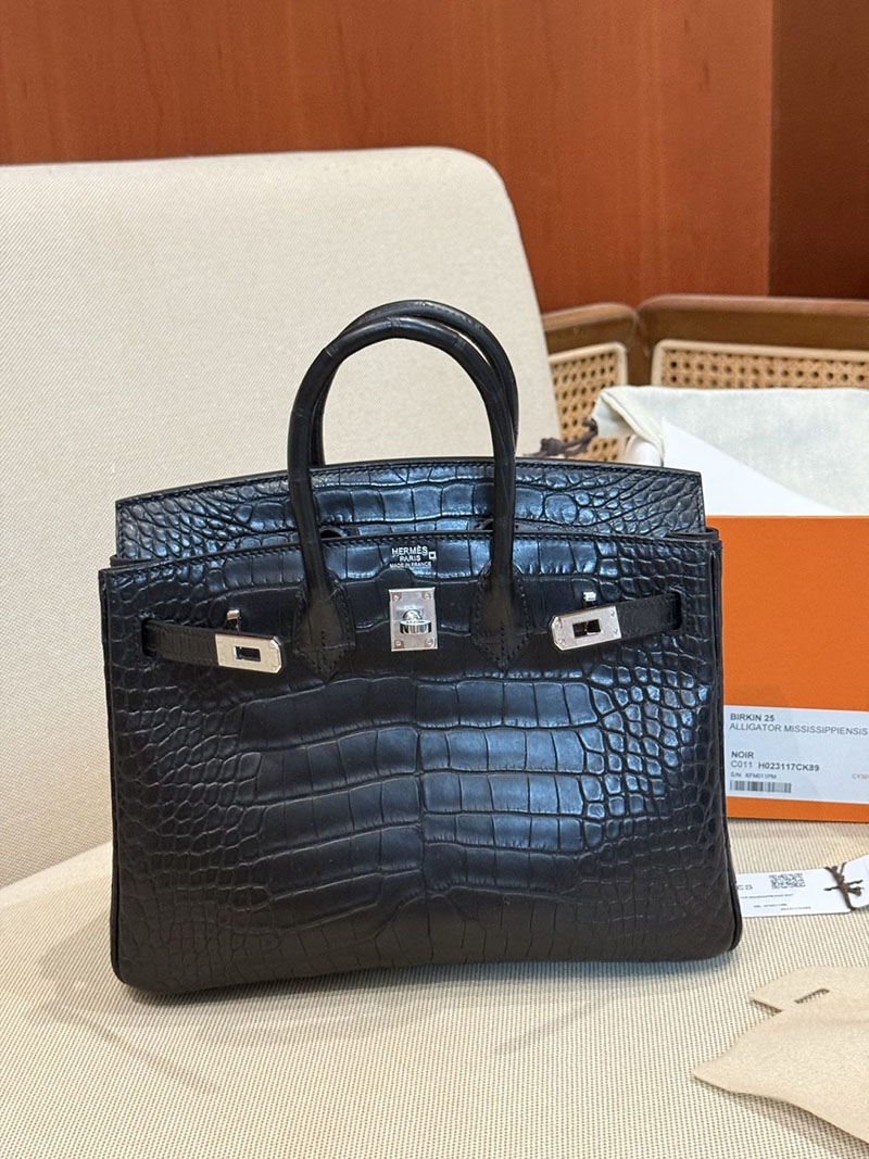 エルメスコピー バーキン25 黒 新品 HERMES バーキン25 黒 ブラック クロコダイル アリゲーターマット シルバー金具 2524126 - 画像 (3)