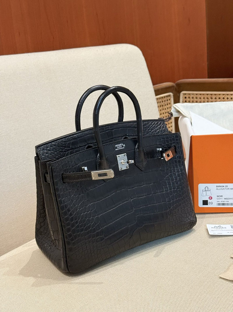 エルメスコピー バーキン25 黒 新品 HERMES バーキン25 黒 ブラック クロコダイル アリゲーターマット シルバー金具 2524126 - 画像 (2)