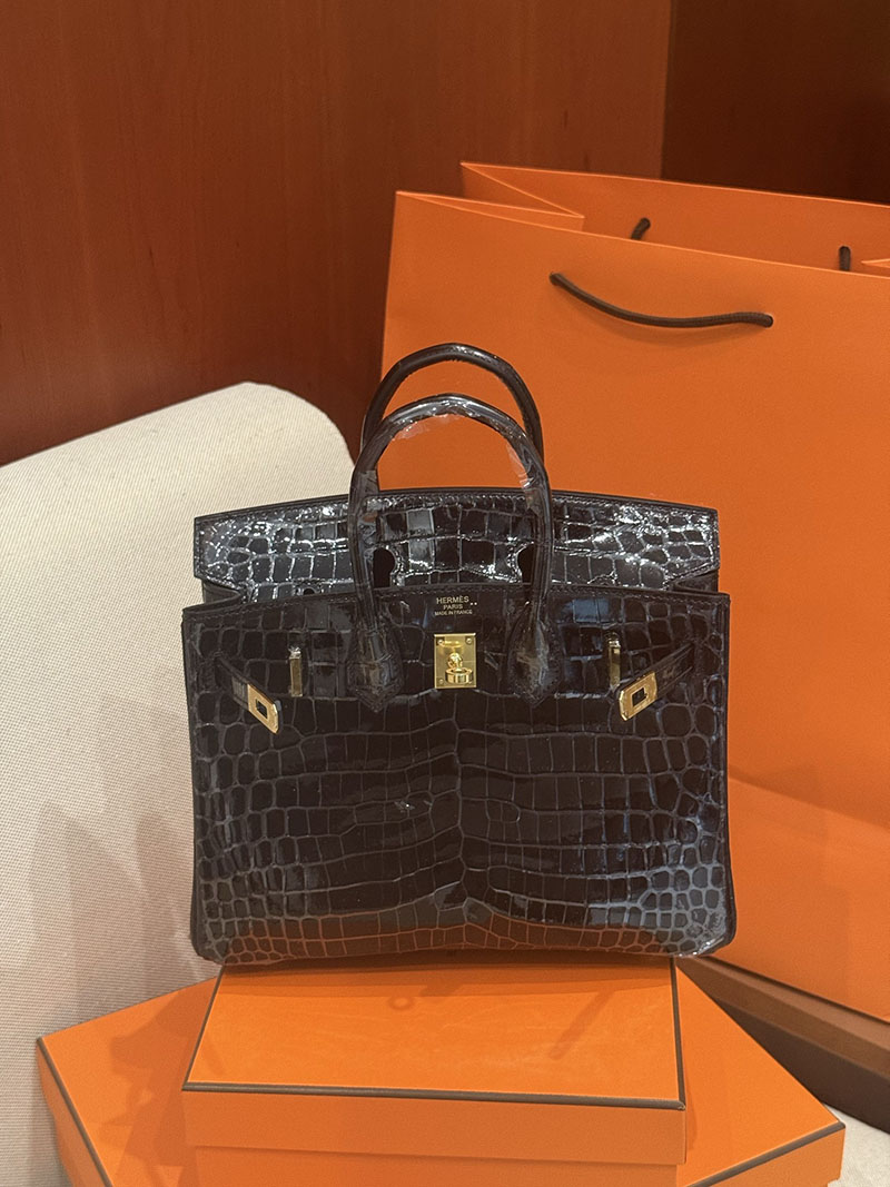 エルメスバッグバーキン定価 バーキン25 黒 ブラック クロコダイル ニロティカスマット ゴールド金具 2524158 - 画像 (6)