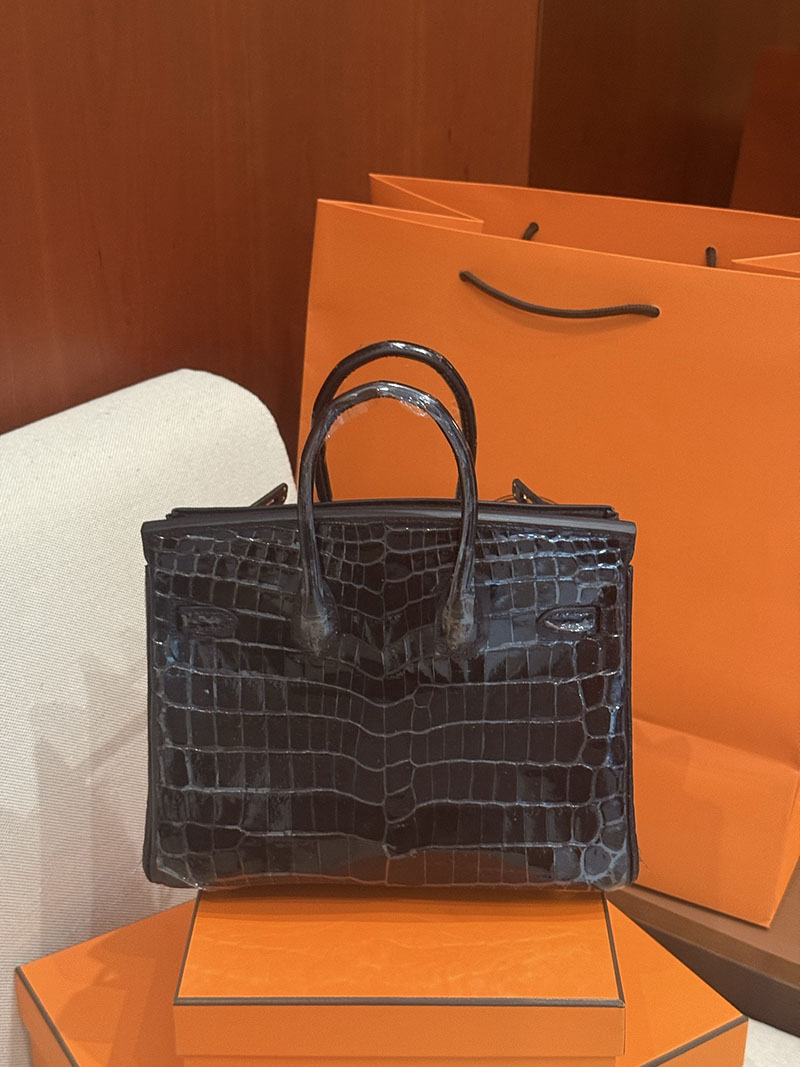 エルメスバッグバーキン定価 バーキン25 黒 ブラック クロコダイル ニロティカスマット ゴールド金具 2524158 - 画像 (4)