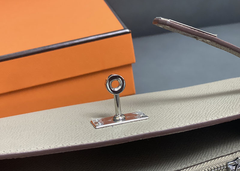 エルメス ケリー トゥー ゴー 定価 HERMES ケリーウォレット ロング トゥーゴー トレンチ ヴォーエプソン シルバー金具 2524327 - 画像 (4)