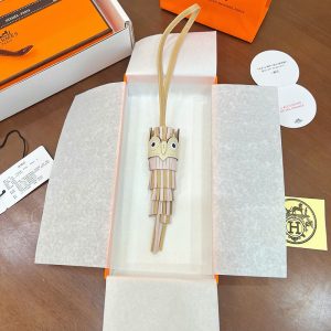 エルメス チャーム 定価