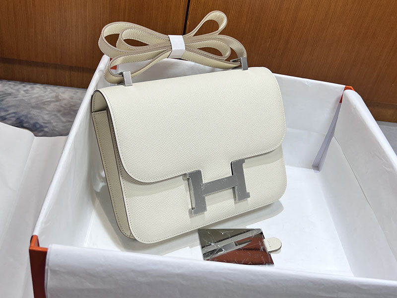 エルメススーパーコピー コンスタンス24 定価 HERMES コンスタンス1 24MM クレ ヴォーエプソン シルバー金具 2524483 - 画像 (9)